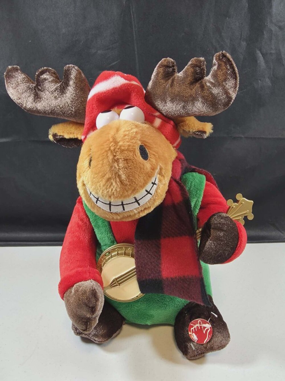 DAN DEE CHRISTMAS MOOSE BANJO SINGS GRANDMA GOT RUN OVER BY A REINDEER 12" TALL.